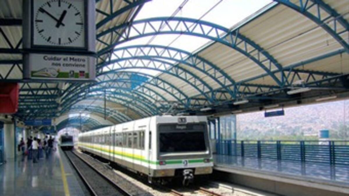 El alcalde de Bogotá denuncia 'intereses oscuros' contra el Metro de la capital