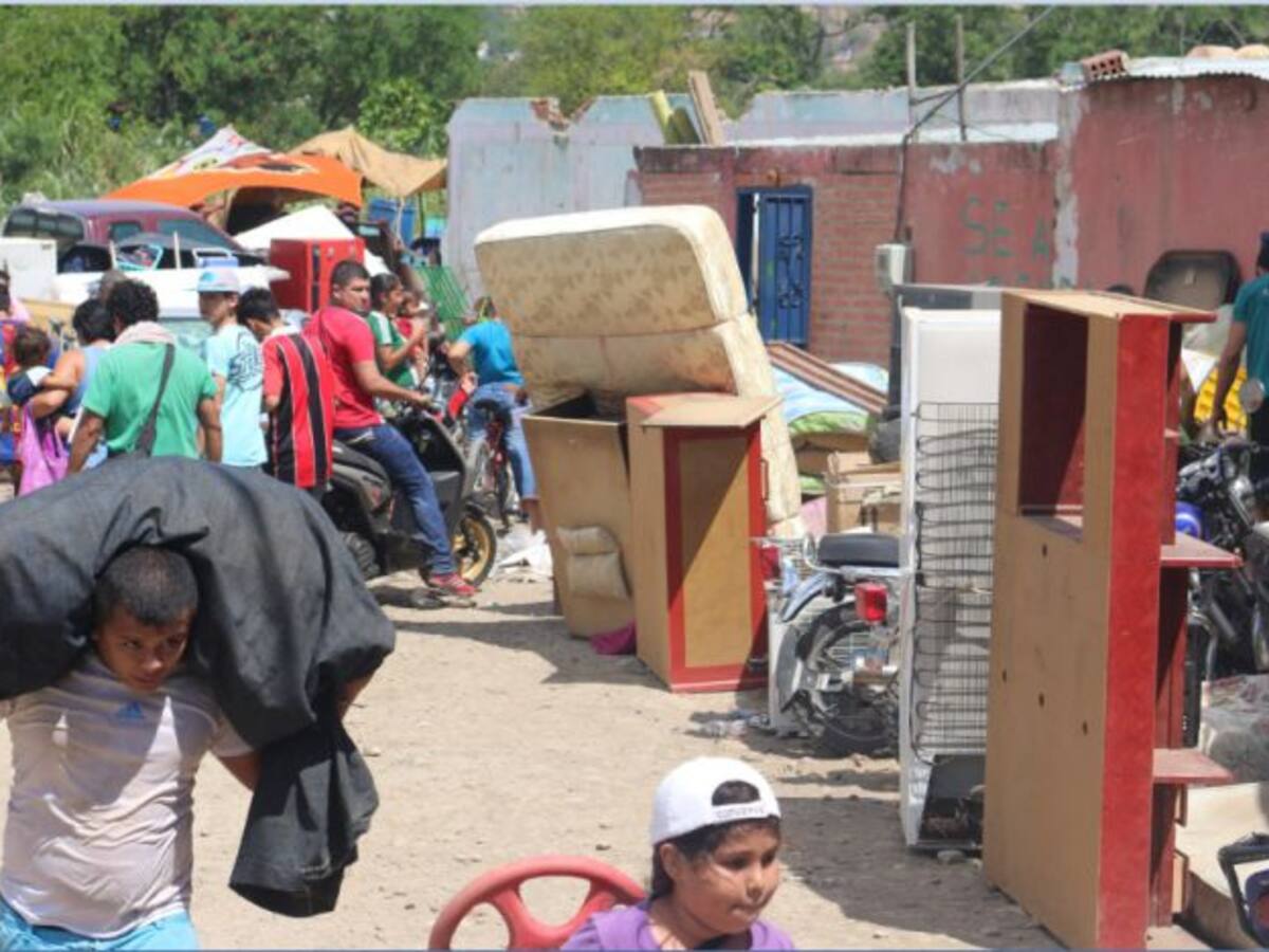 Conforman en Venezuela un movimiento de colombianos chavistas a favor del cierre de frontera