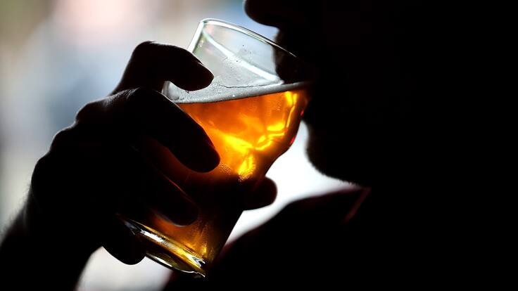 Consumo de alcohol puede aumentar riesgo de desarrollar 60 enfermedades, según estudio