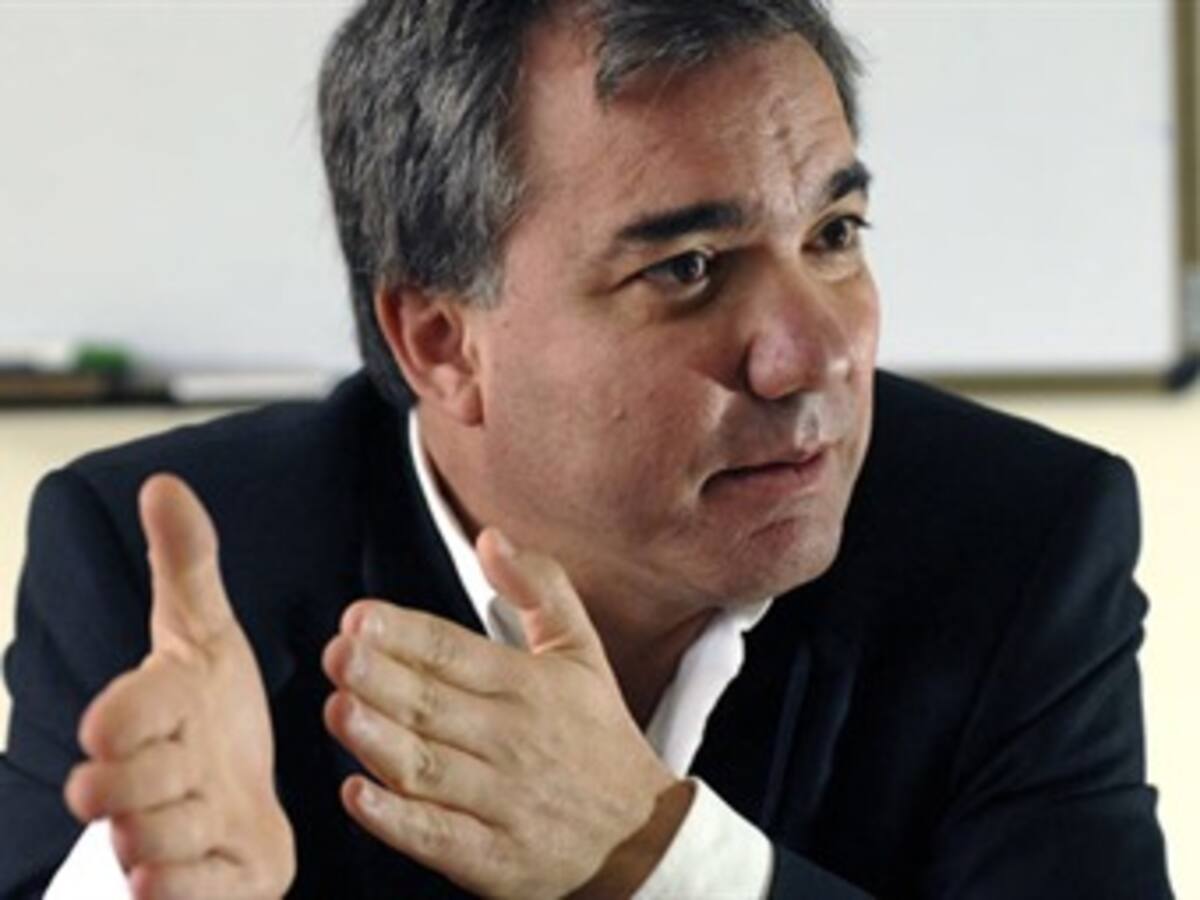 Procuraduría eleva pliego de cargos contra el ministro de Protección Social