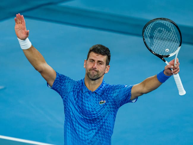 Novak Djokovic celebra su victoria ante el australiano Alex De Miñaur. (Photo by Andy Cheung/Getty Images)