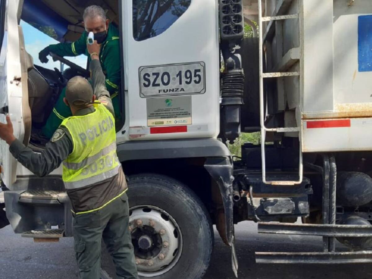 Policía realiza controles con termómetro digital en Bolívar