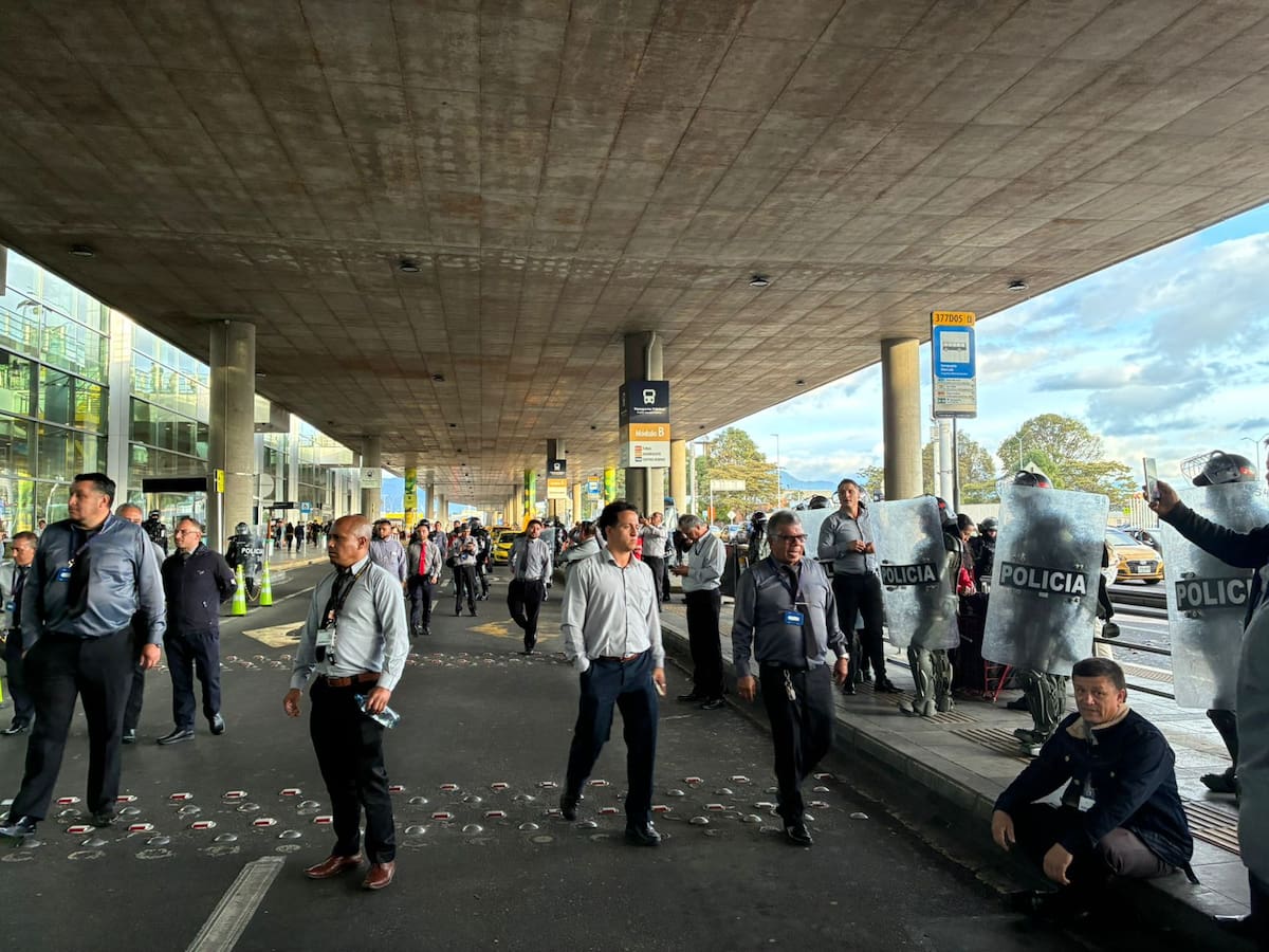 🔴EN VIVO| Taxistas bloquean Avenida El Dorado: conozca cómo está el ingreso al Aeropuerto en Bogotá