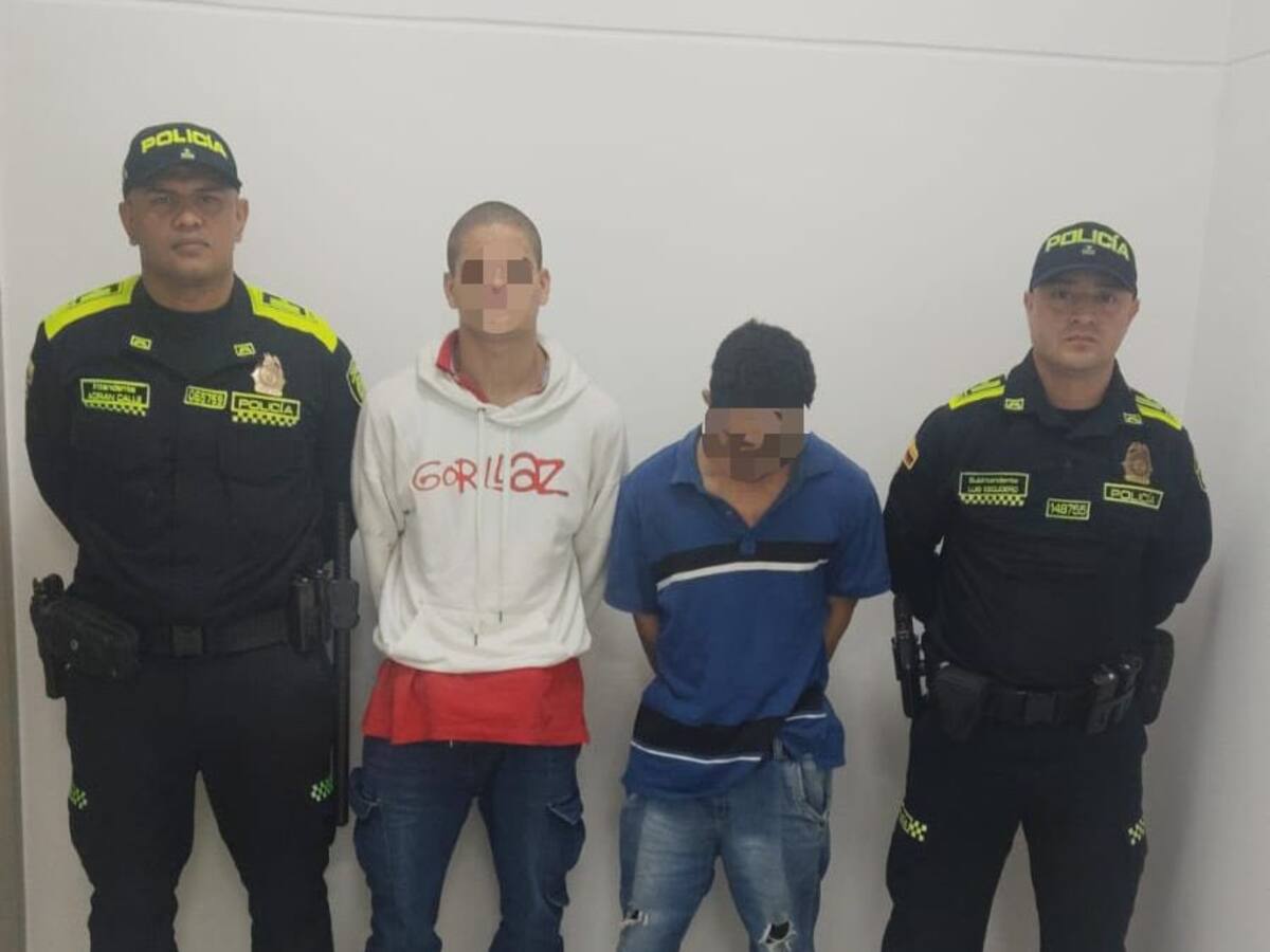 Dos hombres fueron capturados por agredir a un policía tras colarse en la fila del Metro de Medellín