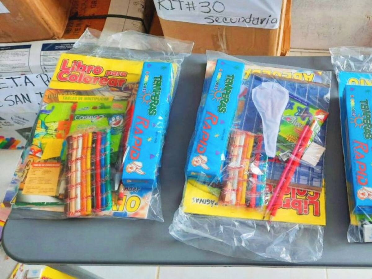 Entregan kits escolares para garantizar acceso a la educación en Mahates