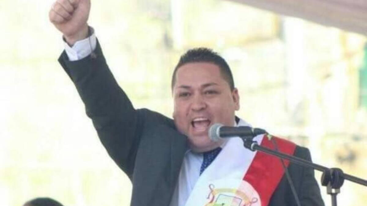 Exalcalde de Rionegro, prófugo de la justicia, apareció haciéndole campaña a un candidato