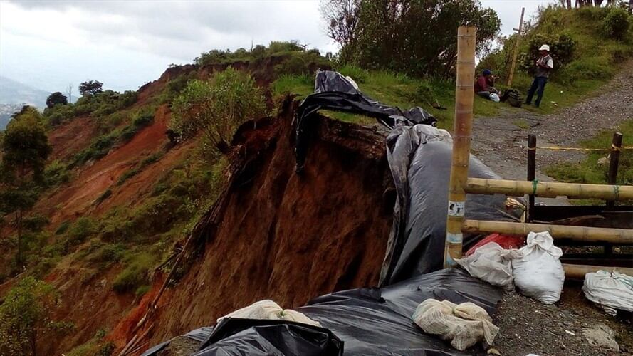 Las obras realizadas entre 2006 y 2012 en Alto Tablazo presentan alto riesgo. Foto: Cortesía Jhon Jairo Arenas (denunciante)