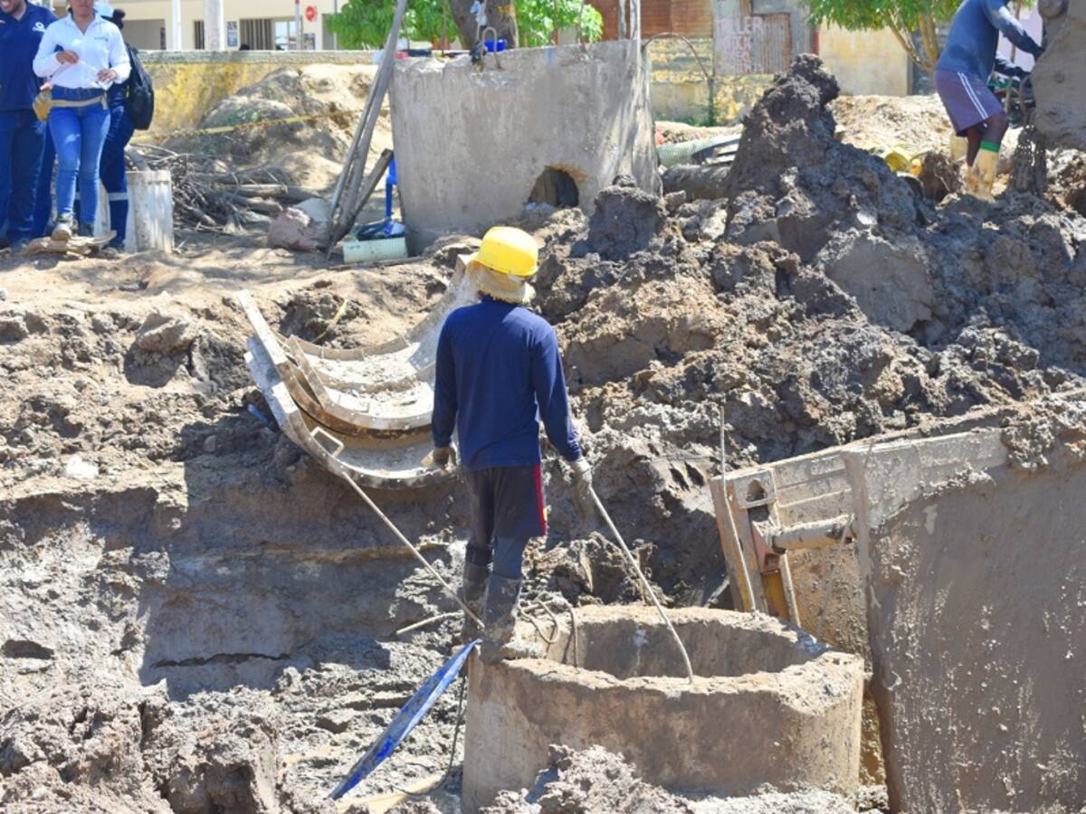 Aguas de Bolívar revisa construcción de alcantarillados en Calamar y San Estanislao