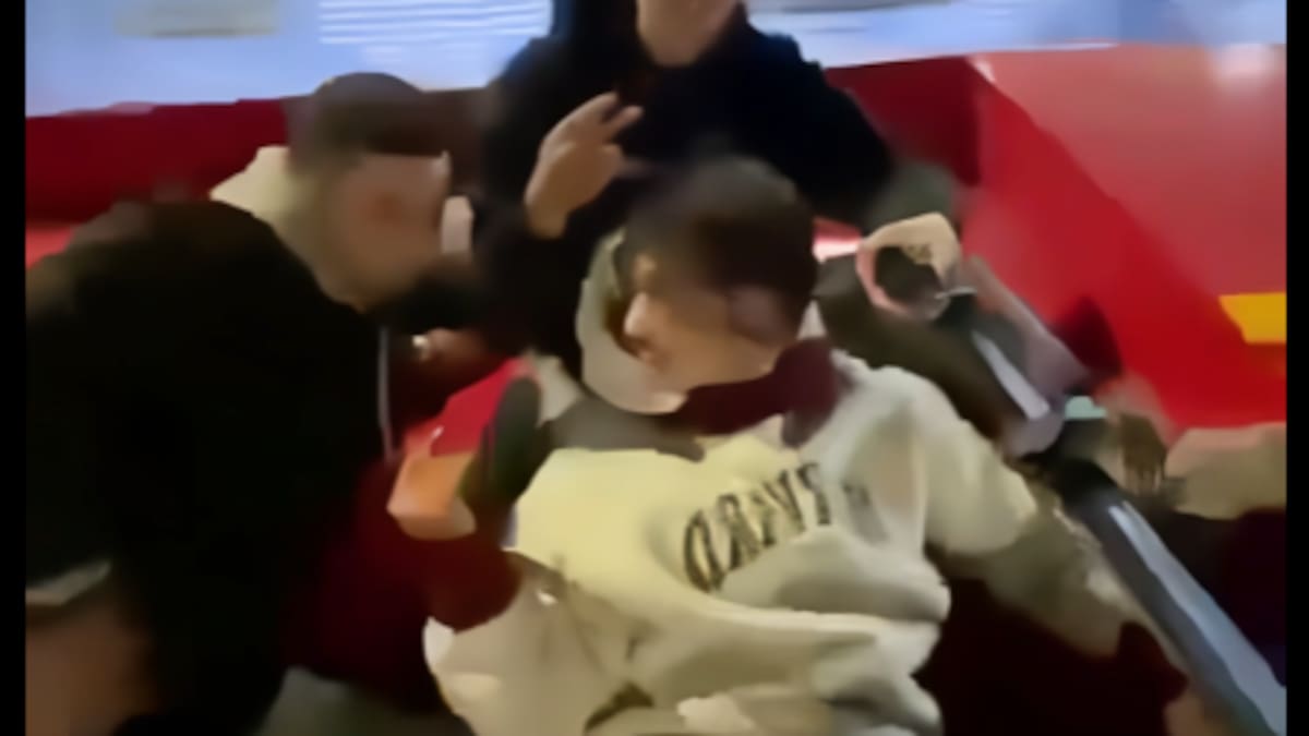 TransMilenio se pronuncia por video de jóvenes viajando en el techo de un articulado