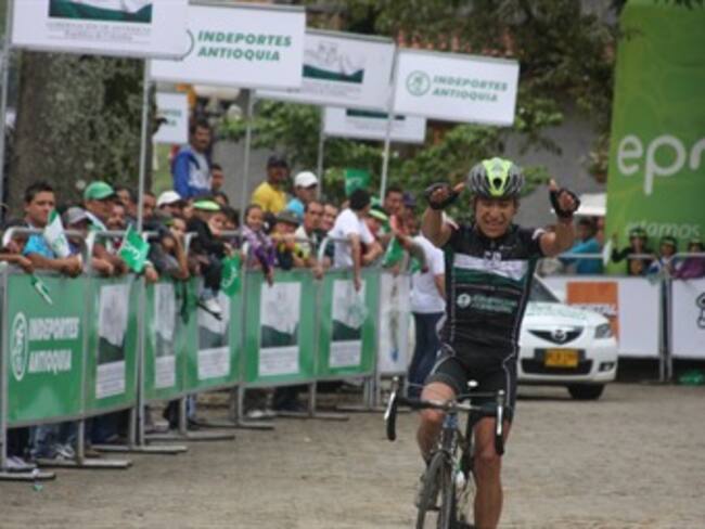 Darwin Pantoja ganó la penúltima etapa de la Vuelta de la Juventud