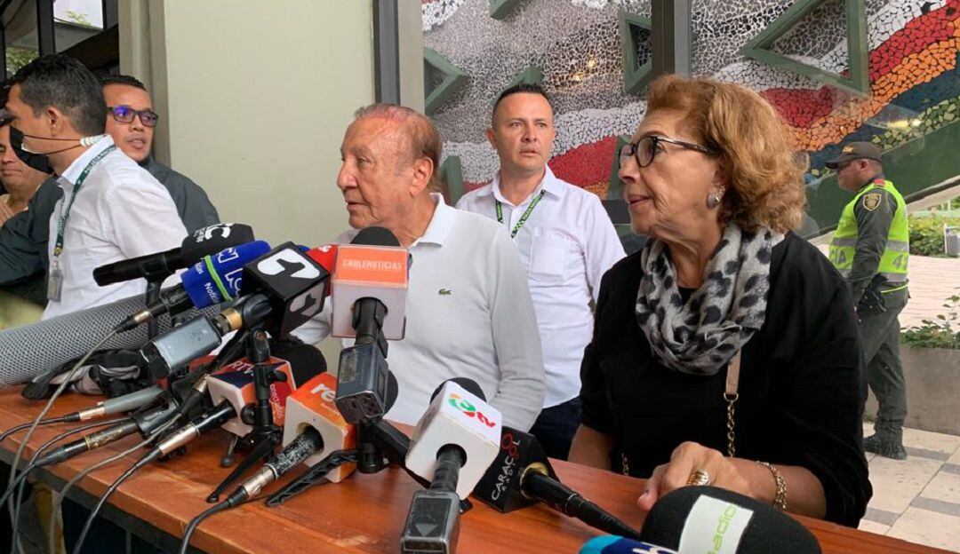 Rodolfo Hernández y su esposa Socorro Olivero durante su visita en Barranquilla