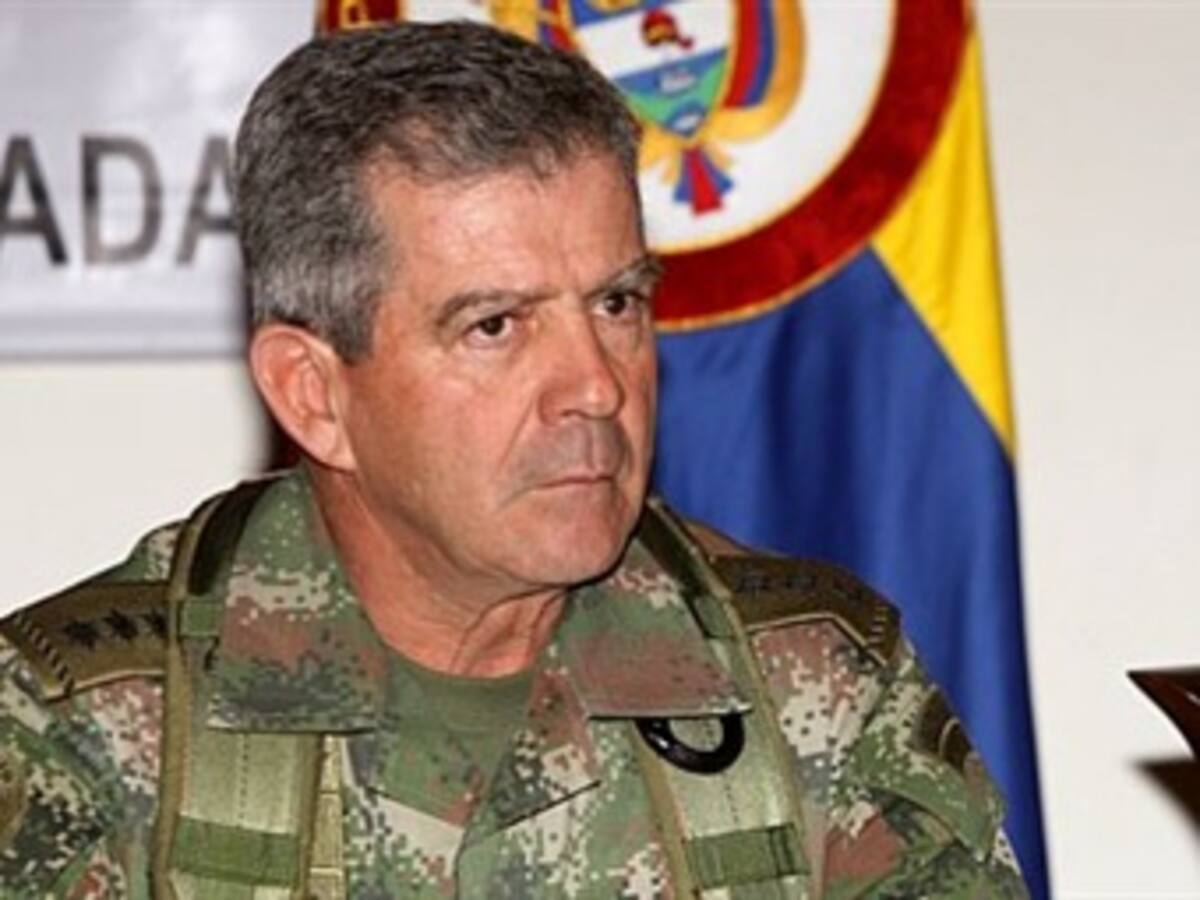 General Montoya niega vínculos con paramilitares de los Llanos Orientales