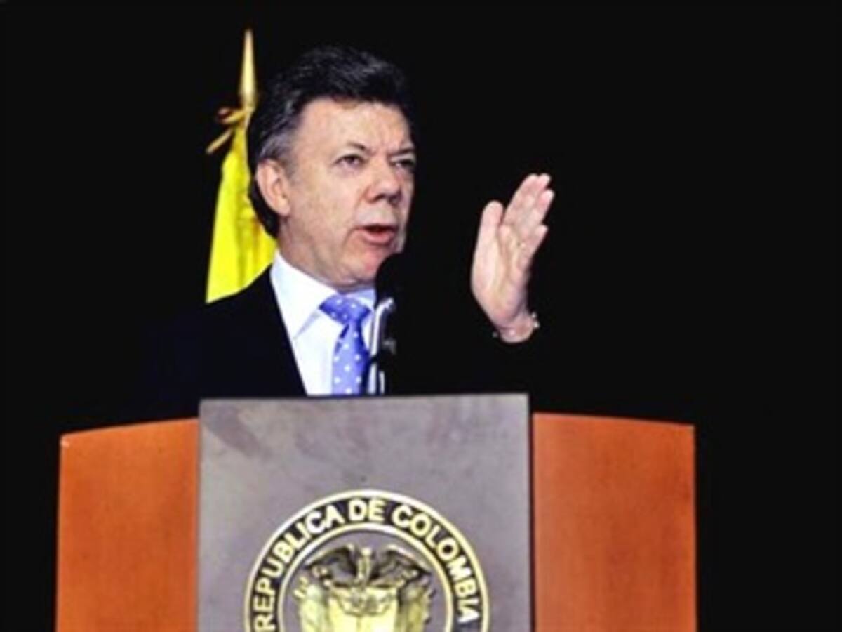 Santos pidió que los alcaldes del país sean informados de los diálogos en Cuba