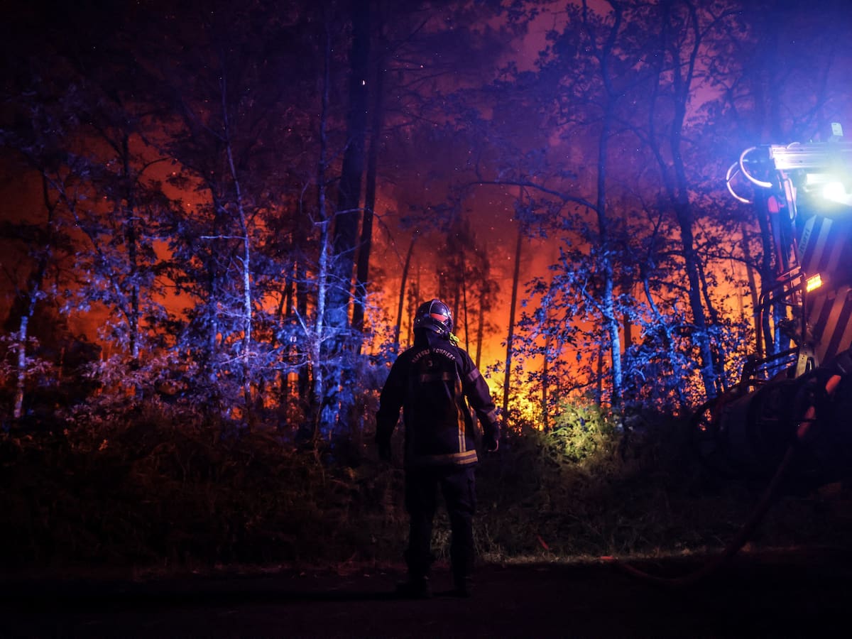 Francia promete “tolerancia cero” contra pirómanos detenidos en medio de ola de incendios
