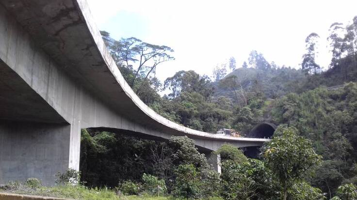Piden al gobierno y a contratista que agilicen la terminación por tramos del túnel de La Línea para mejorar movilidad