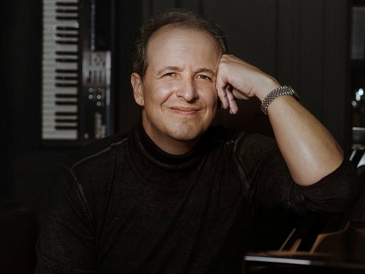 Julio Reyes Copello: “la música hace la realidad más ligera”