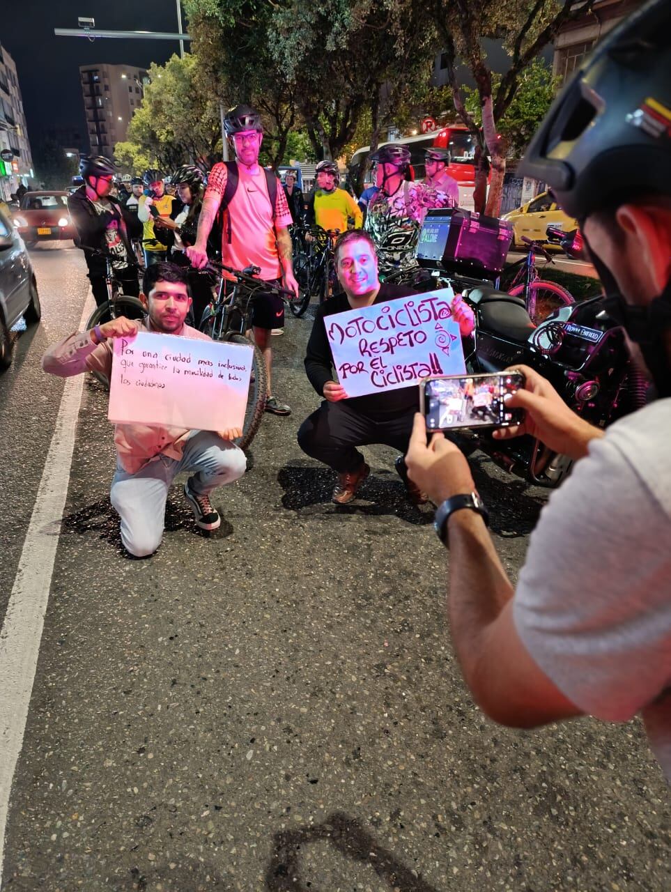 Personas caminando y en bicicletas, respaldaron la continuidad de la ciclobanda y pidieron que sea demarcada nuevamente.