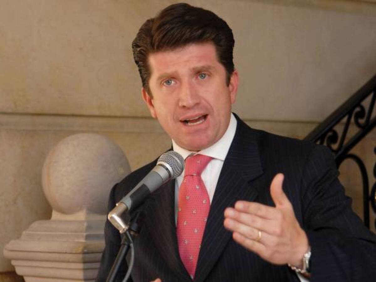 Diego Molano debe renunciar a ser ponente del Plan de Desarrollo por acciones en la ETB: Concejales