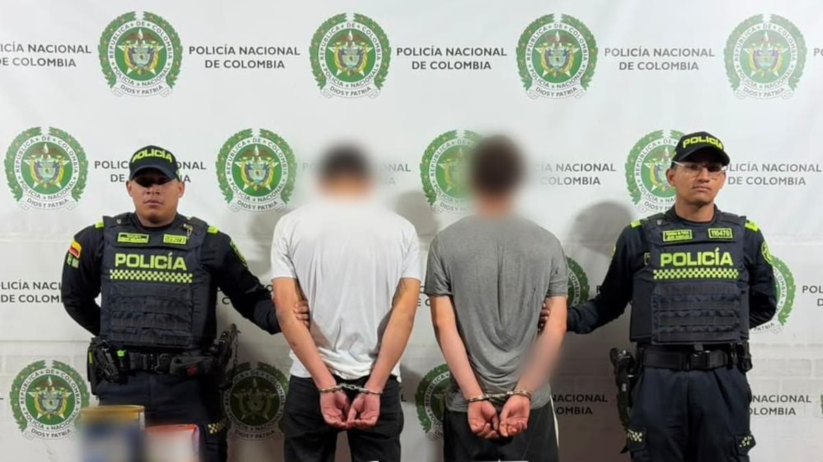 Atraparon a delincuentes de 19 años que segundos antes habían robado una droguería en Bogotá