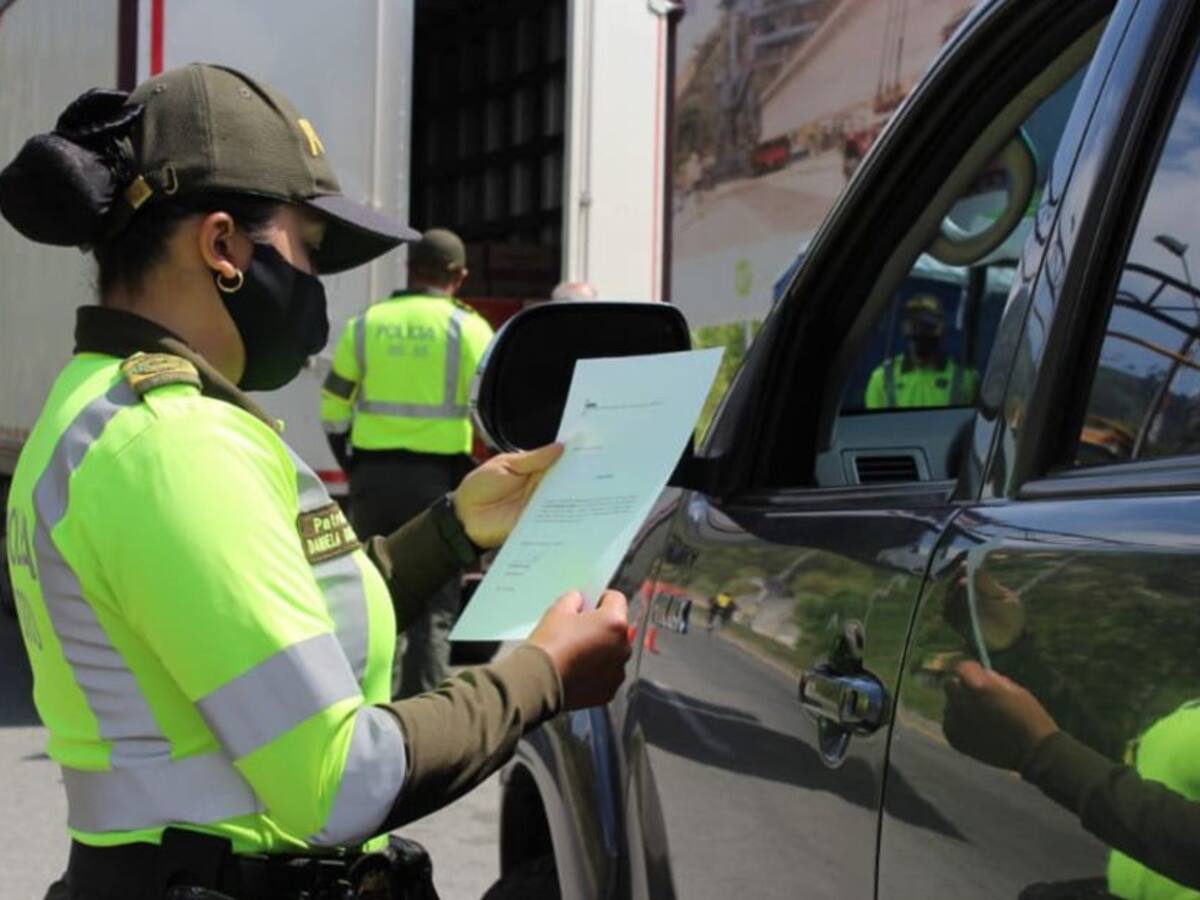 Más de 1200 sancionados y 751 fiestas en toque de queda en Medellín