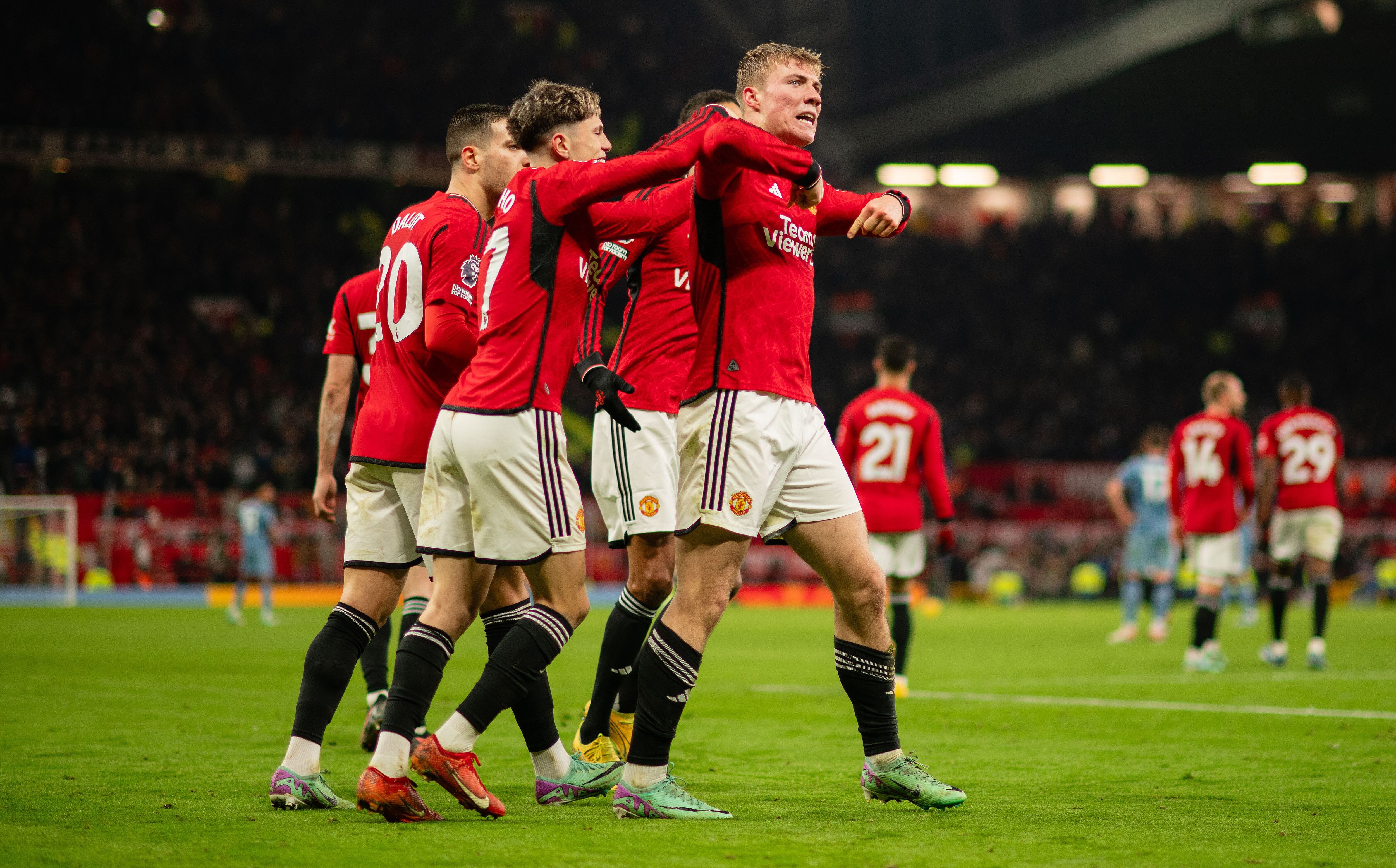Manchester United ante Aston Villa | Foto: Ash Donelon/Manchester United via Getty Images