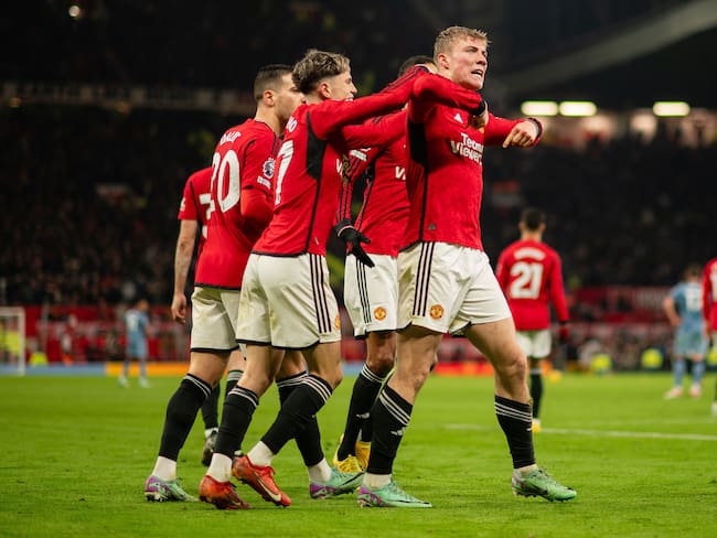 MANCHESTER, ENGLAND - DECEMBER 26: Rasmus Hojlund of Manchester United celebrates with team mates after scoring their sides third goal during the Premier League match between Manchester United and Aston Villa at Old Trafford on December 26, 2023 in Manchester, England. (Photo by Ash Donelon/Manchester United via Getty Images)