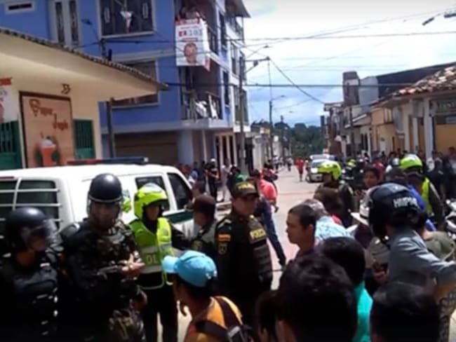 Ciudadano sancionado con comparendo por agresiones a la policía en Quimbaya