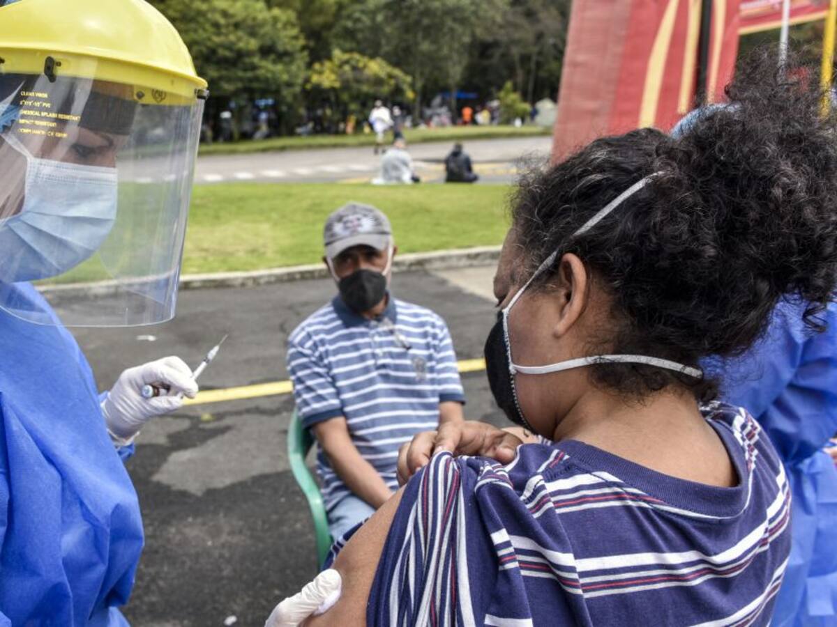 Gobierno busca la posibilidad de dar vacuna anti-Covid-19 a migrantes