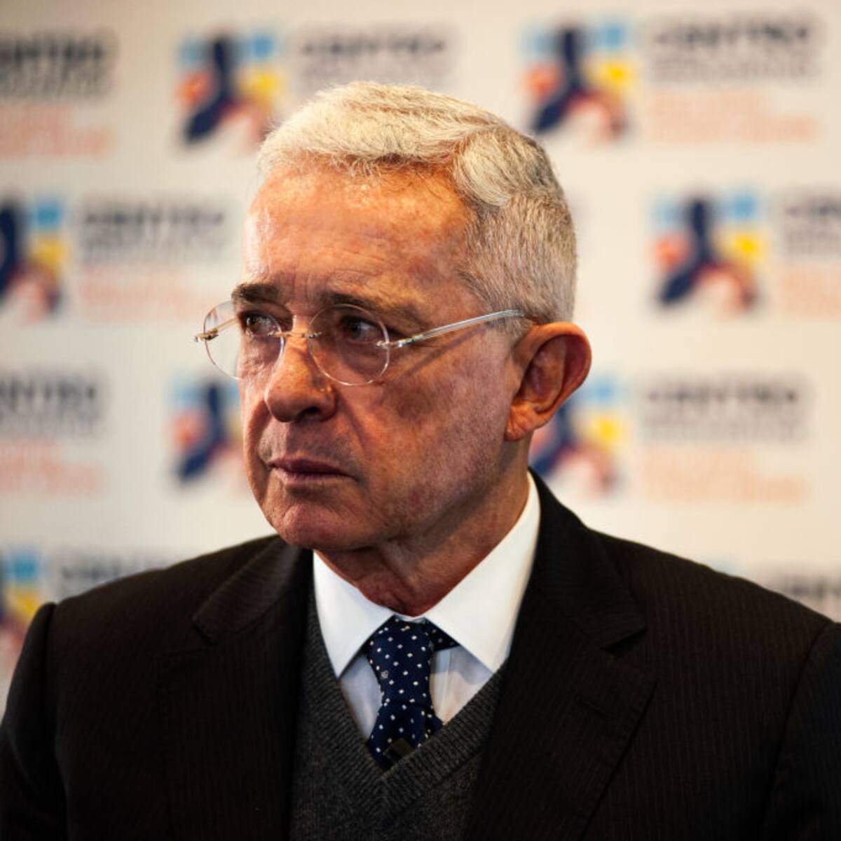 Uribe suspendió agenda en Medellín y denunció hostigamientos de sectores afines al Pacto Histórico