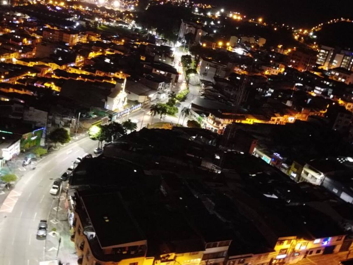 En Pereira alertan sobre personas que estarían dañando luminarias LED