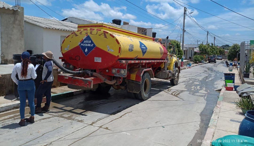 La empresa activó un plan de contingencia ante la falta del servicio de energía que obligó a suspender el suministro de agua