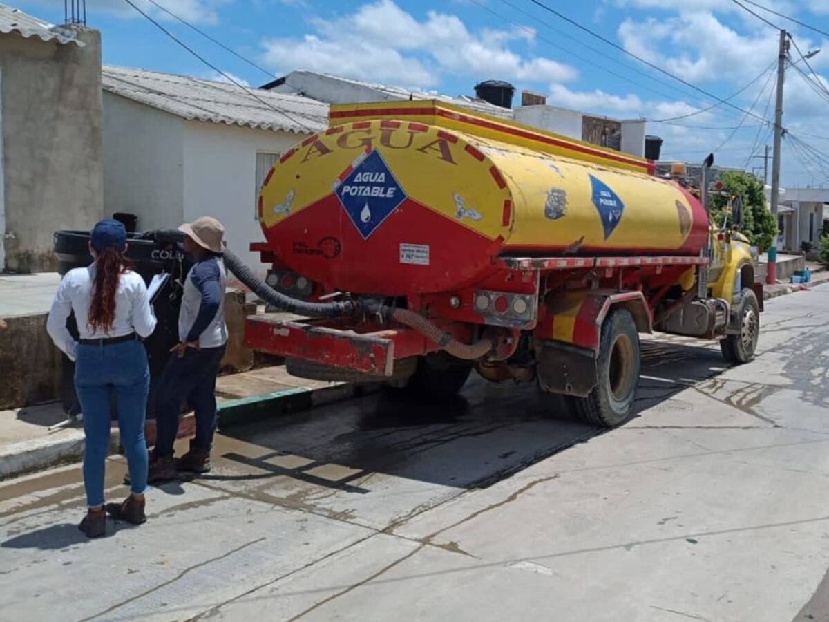 En carrotanques Acualco lleva agua a varios sectores de Turbaco