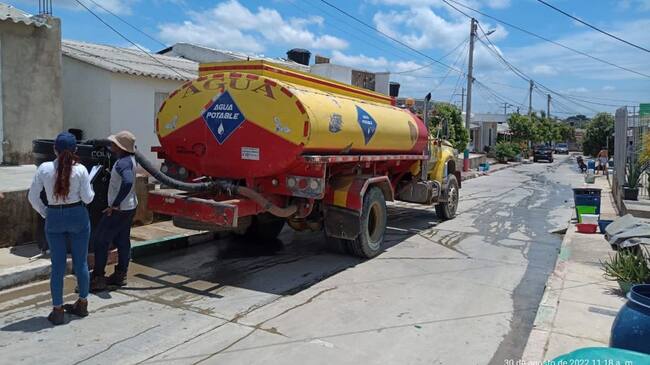 La empresa activó un plan de contingencia ante la falta del servicio de energía que obligó a suspender el suministro de agua
