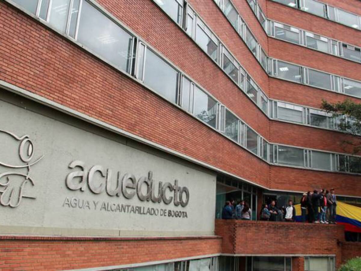 Peñalosa anuncia reducción del 2,8% en tarifas de acueducto en Bogotá