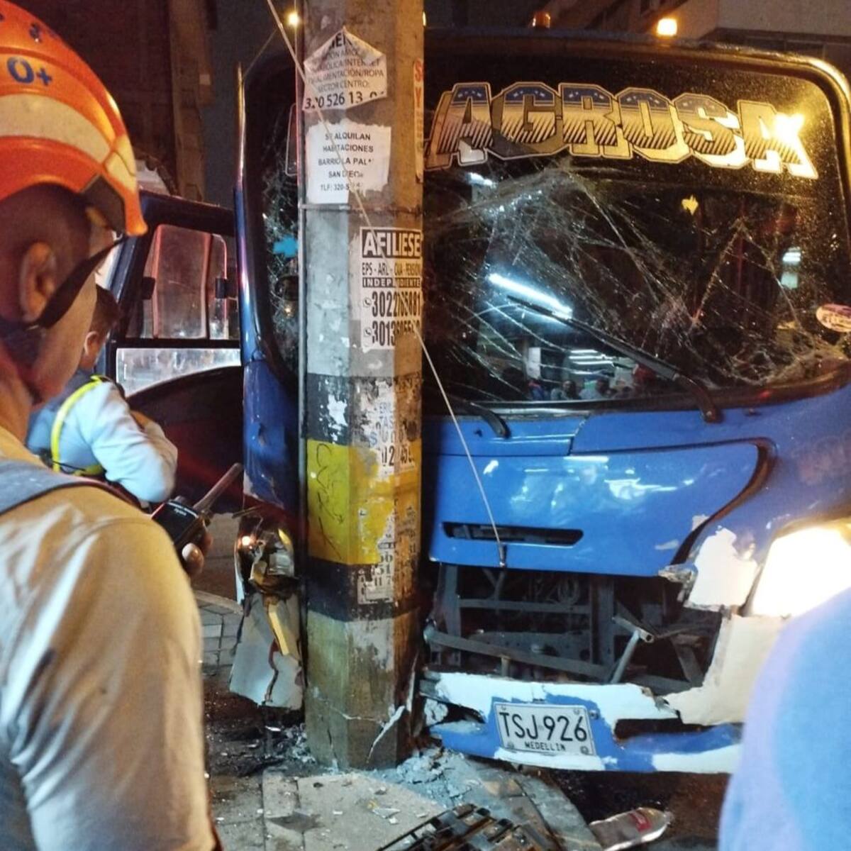 15 lesionados dejó choque de dos buses en el centro de Medellín