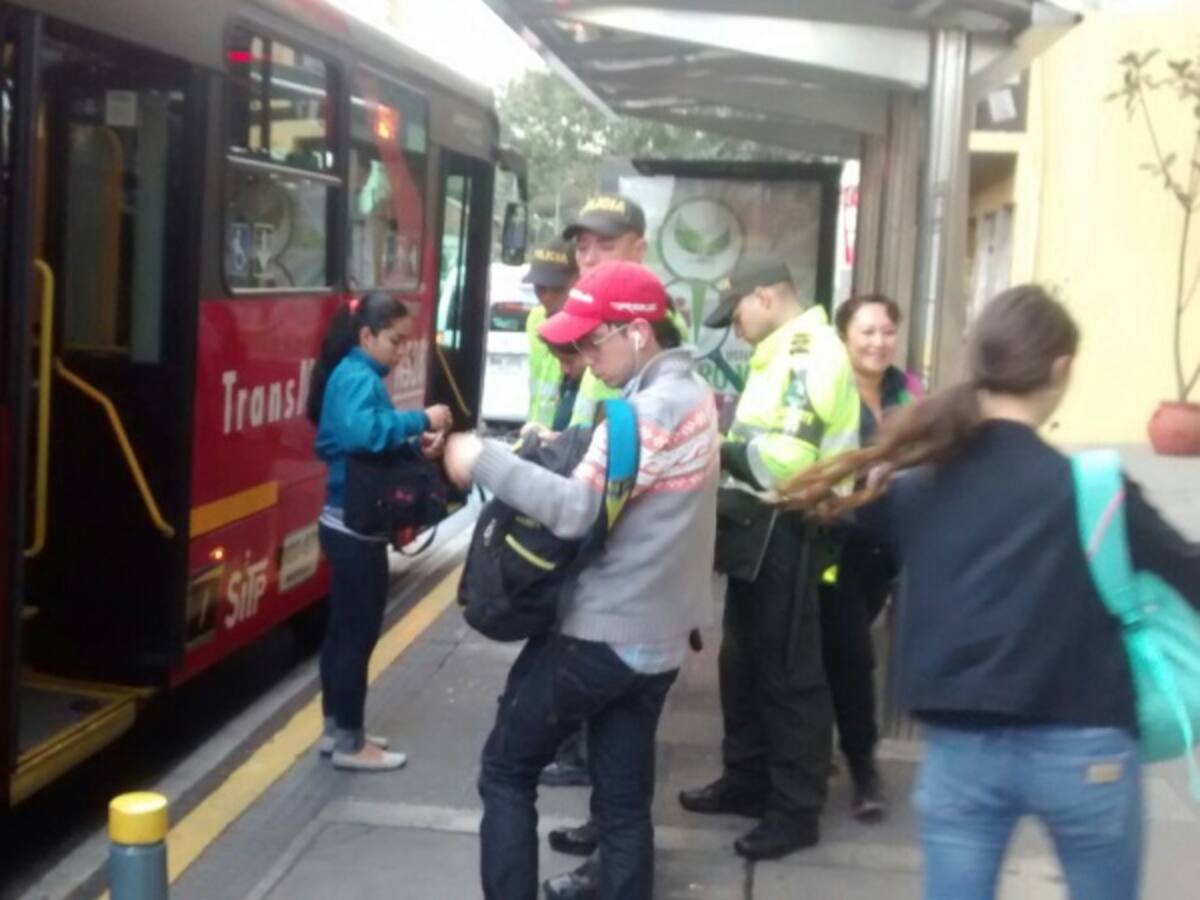 Transmilenio y Policía verifican que usuarios paguen el pasaje en buses del Sitp