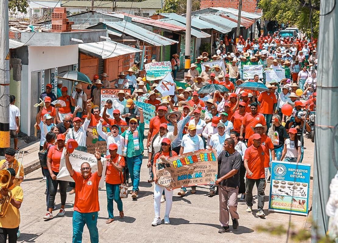Entrega de tierras a víctimas del conflicto en Cáceres- foto AnNT