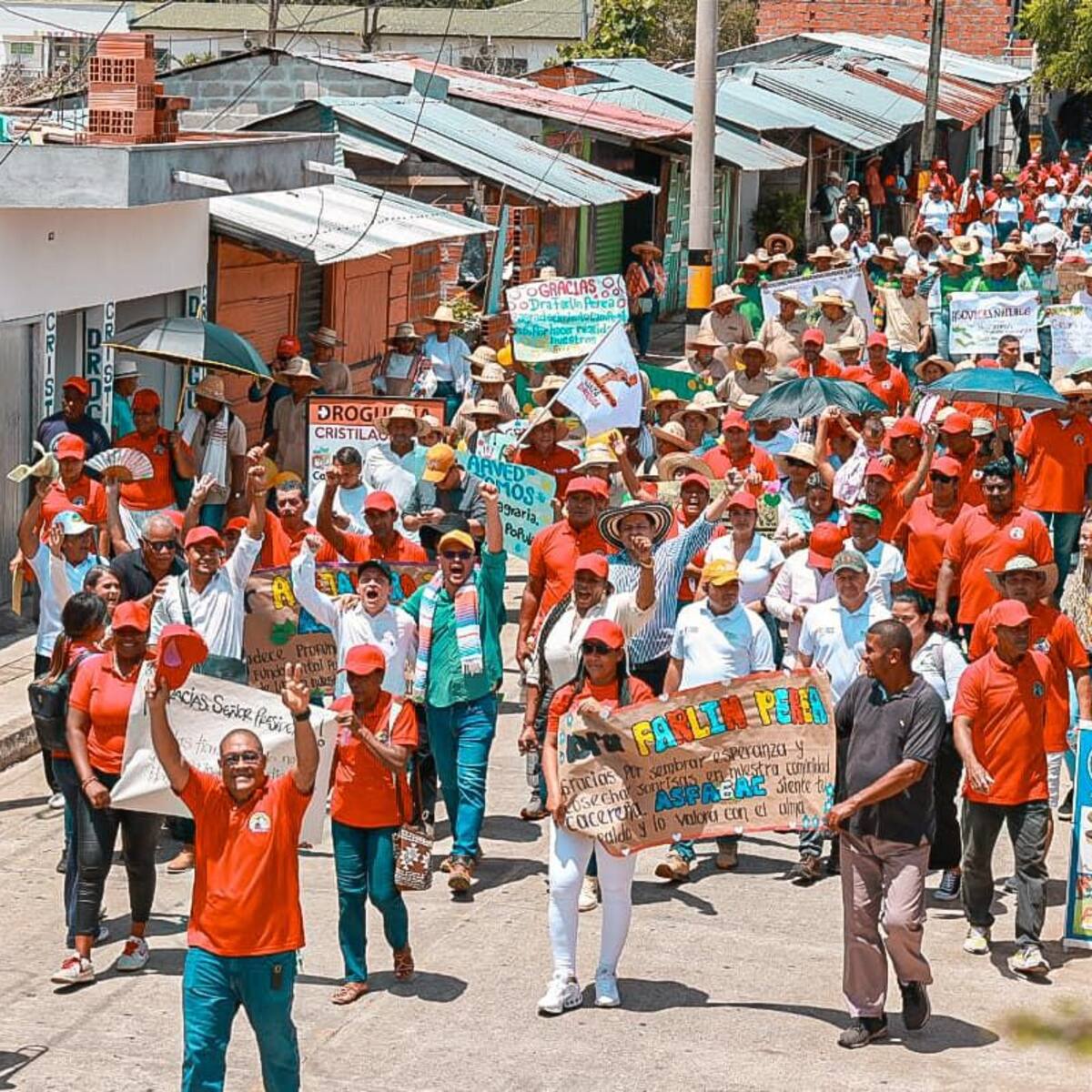 180 familias de Cáceres recibieron 1.704 hectáreas que eran del exparamilitar alias ‘Macaco’