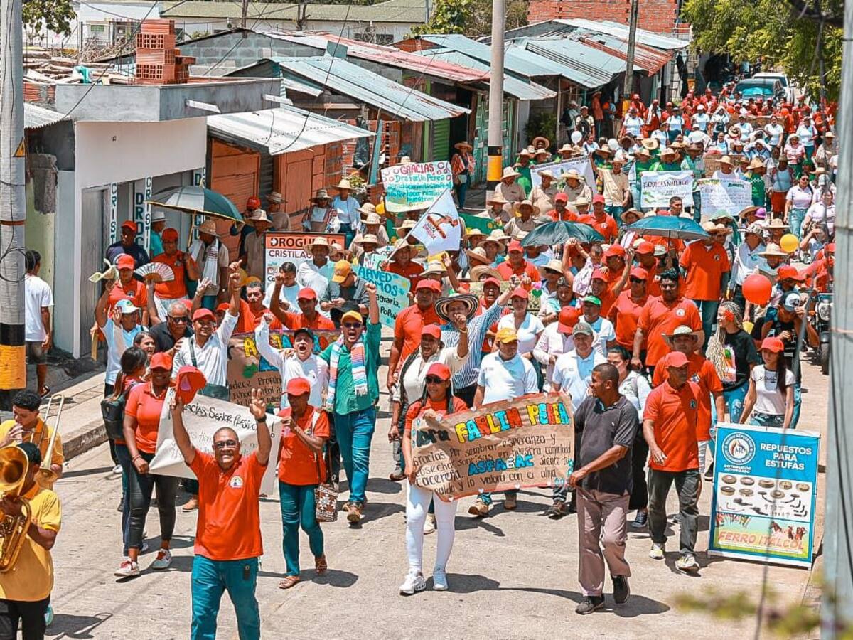 180 familias de Cáceres recibieron 1.704 hectáreas que eran del exparamilitar alias ‘Macaco’
