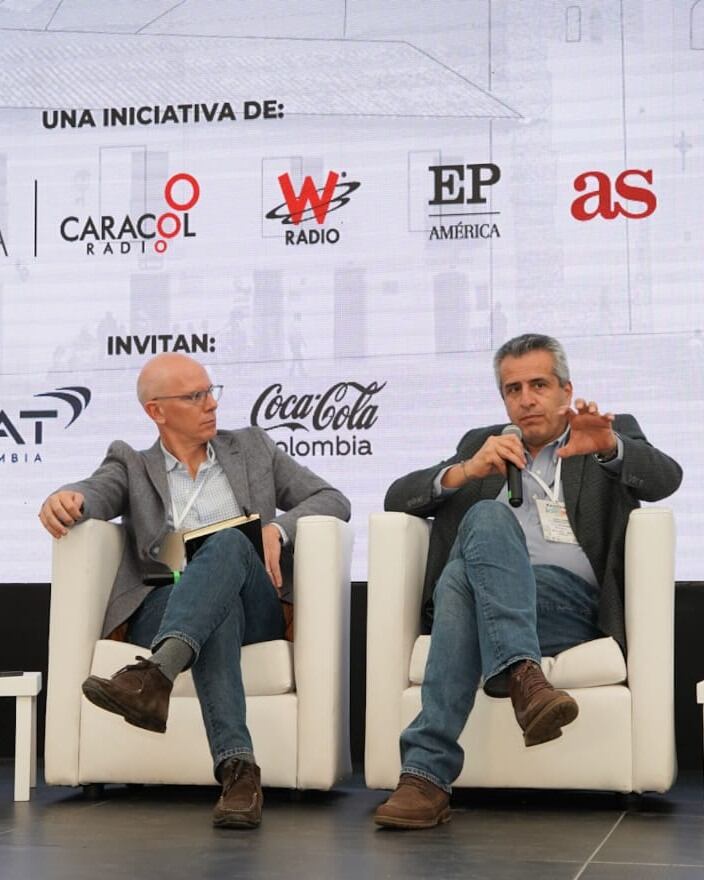 Luis Fernando Velasco, ministro del Interior y Alejandro Santos, director de contenidos de Prisa Media, en el segundo día del Festival de las Ideas 2023