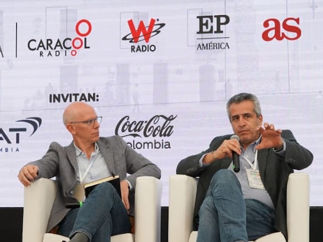 Luis Fernando Velasco, ministro del Interior y Alejandro Santos, director de contenidos de Prisa Media, en el segundo día del Festival de las Ideas 2023