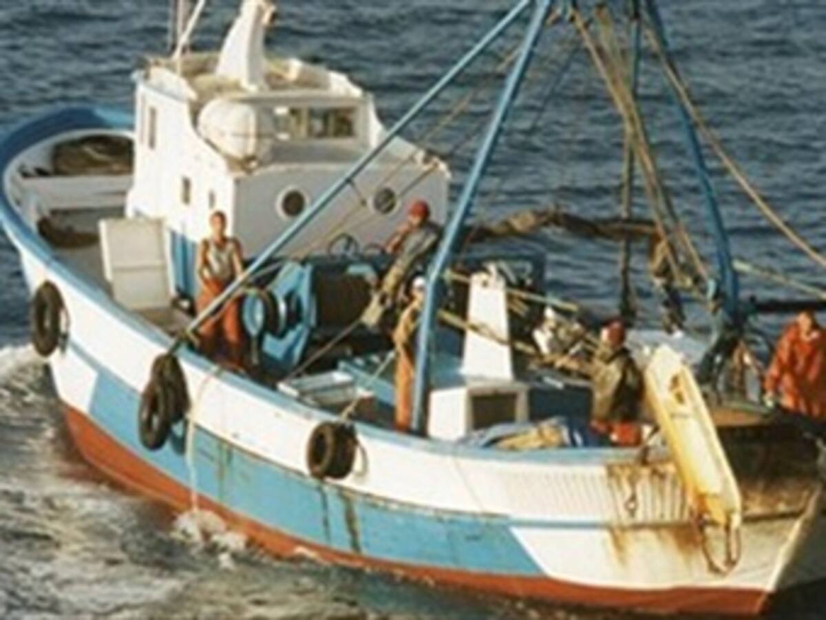 Retienen dos barcos ecuatorianos por pesca ilegal en Colombia