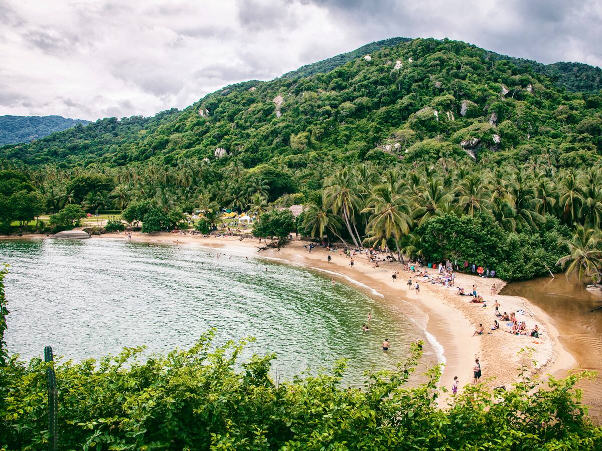 ¿Dónde está el mar más lindo de Colombia? Respuesta de la IA: Queda a 1 hora de Cartagena
