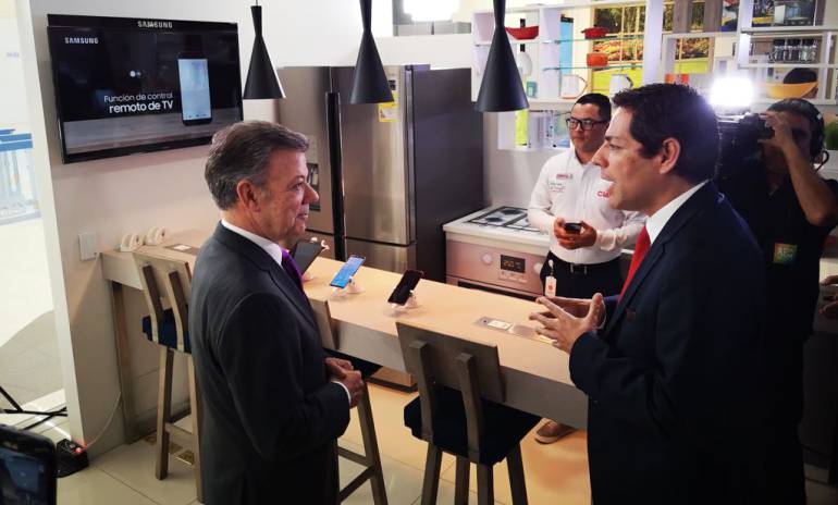 Carlos Zenteno, presidente de Claro Colombia y presidente Juan Manuel Santos