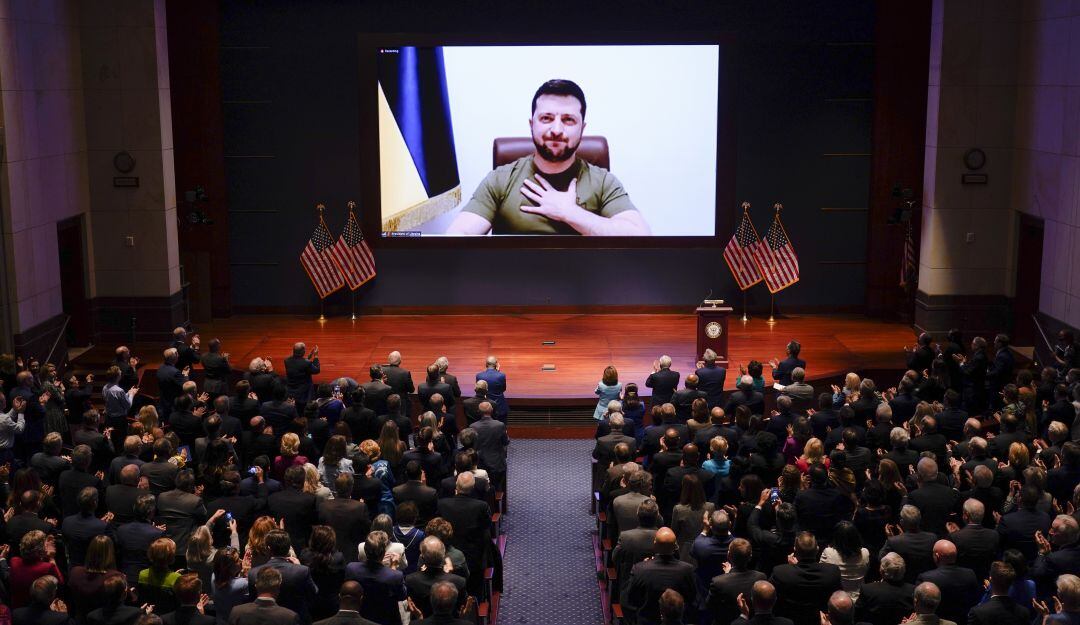 Zelensky pidió a Biden ser el líder de paz en el mundo y más ayuda militar