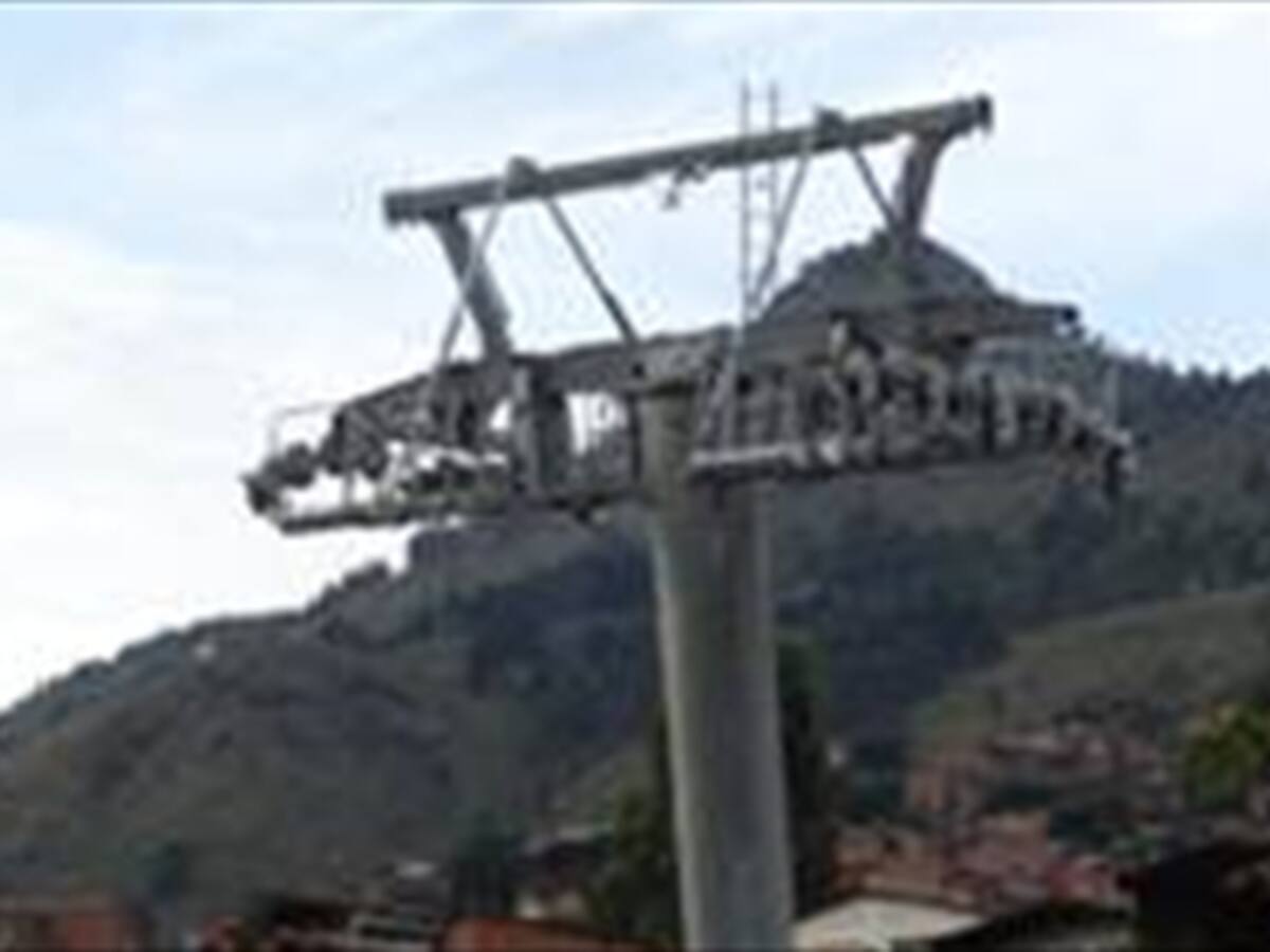 Instalan la primera pilona de la Línea H del Metrocable en Medellín