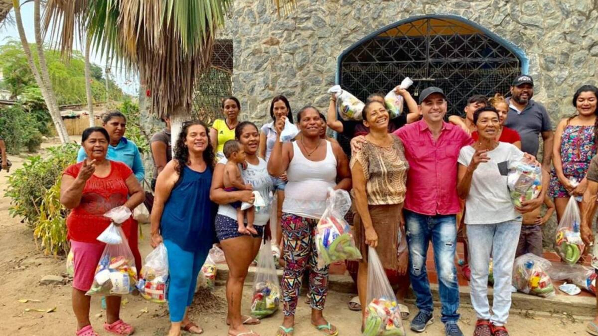 Donan 2.000 mercados a líderes sociales y campesinos de la Sierra Nevada