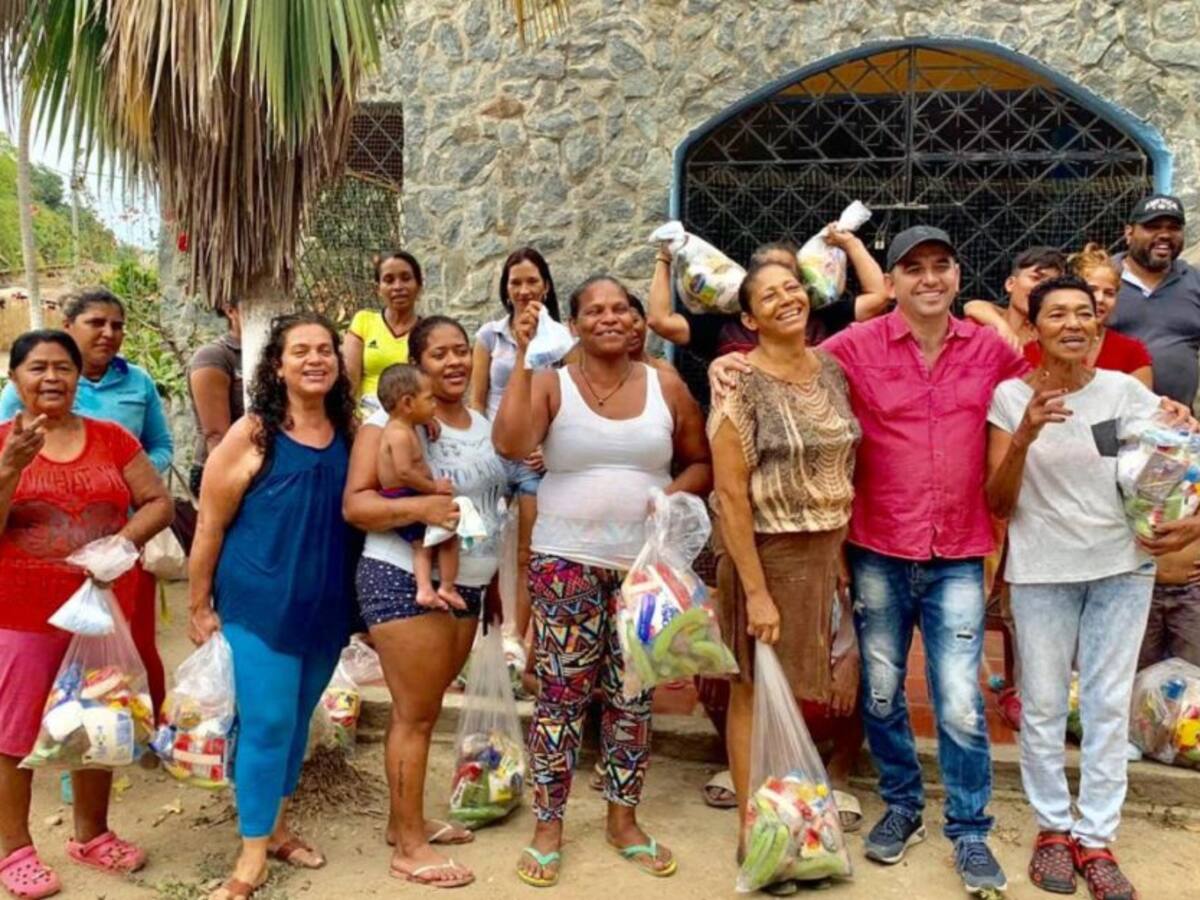 Donan 2.000 mercados a líderes sociales y campesinos de la Sierra Nevada