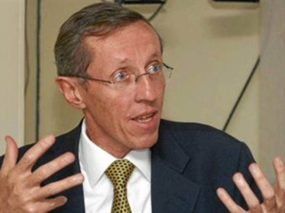 Coronel plazas Vega debería estar libre: Antonio Navarro