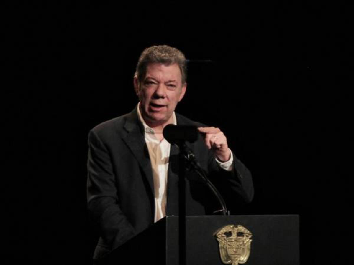 Santos recupera cinco puntos de imagen positiva